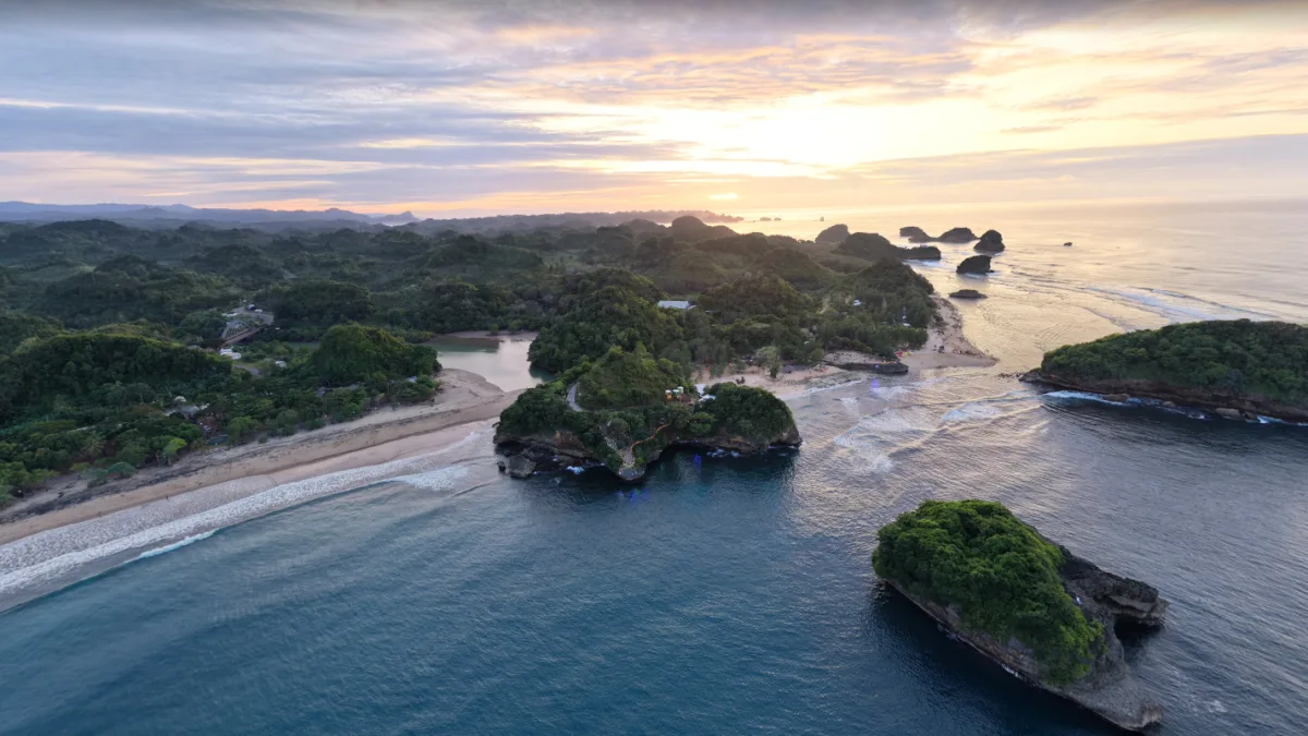 Pantai Tanjung Penyu, a south-coast beach two hours from Malang